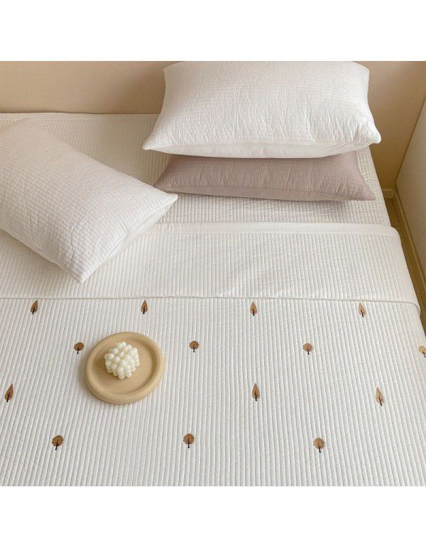 Ins style Korean bear embroidered cotton blanket cover pure cotton bed cover three piece set sandwiched cotton bed sheet four seasons quilted thin quilt 