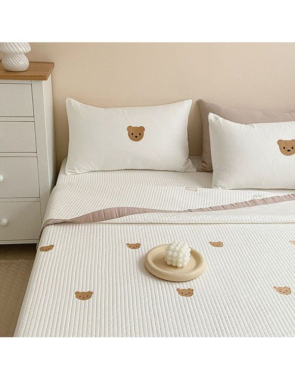 Ins style Korean bear embroidered cotton blanket cover pure cotton bed cover three piece set sandwiched cotton bed sheet four seasons quilted thin quilt 