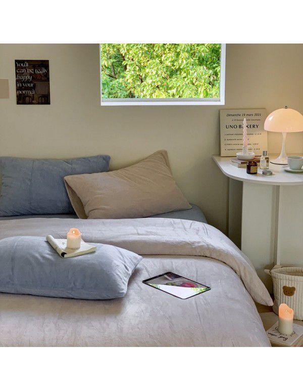 Little Red Book blogger recommends solid color mixed with milk wool four piece thick warm quilt cover coral wool bedspread ins