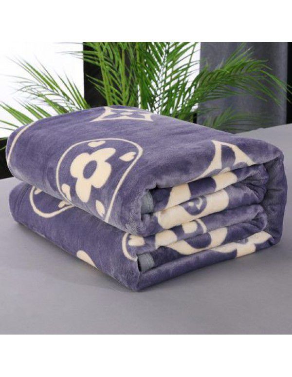 Small blanket coral blanket quilt single towel quilt thickened flannel cover blanket plush bed sheet nap blanket.