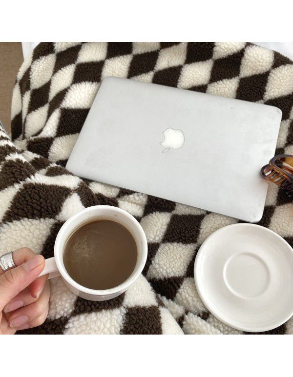 Ins net red black and white checkerboard contrast small blanket simple fashion office nap blanket warm in autumn and winter