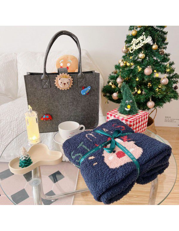 Christmas soft jacquard cartoon blanket children's bed blanket kindergarten nap blanket gift bag