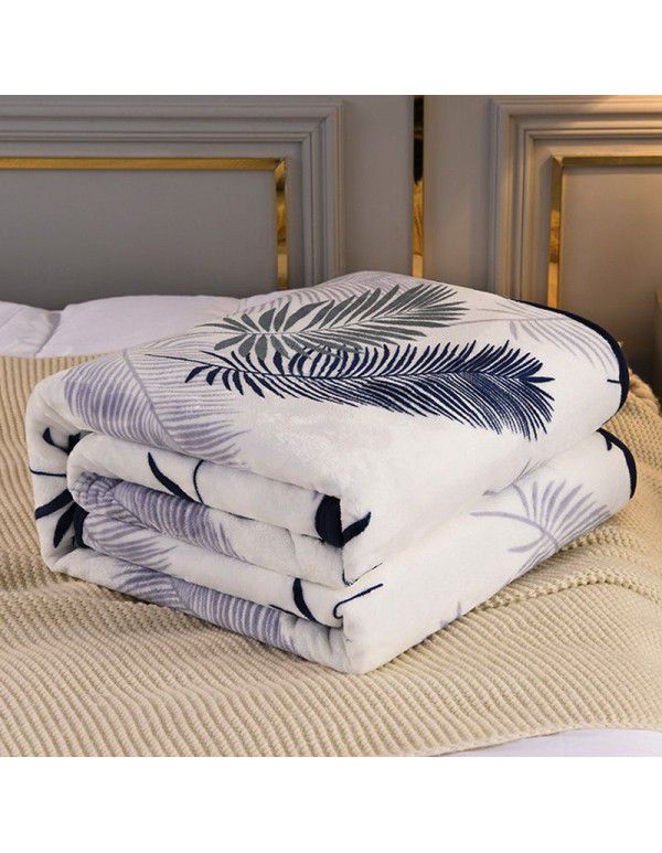 Small blanket coral blanket quilt single towel quilt thickened flannel cover blanket plush bed sheet nap blanket.