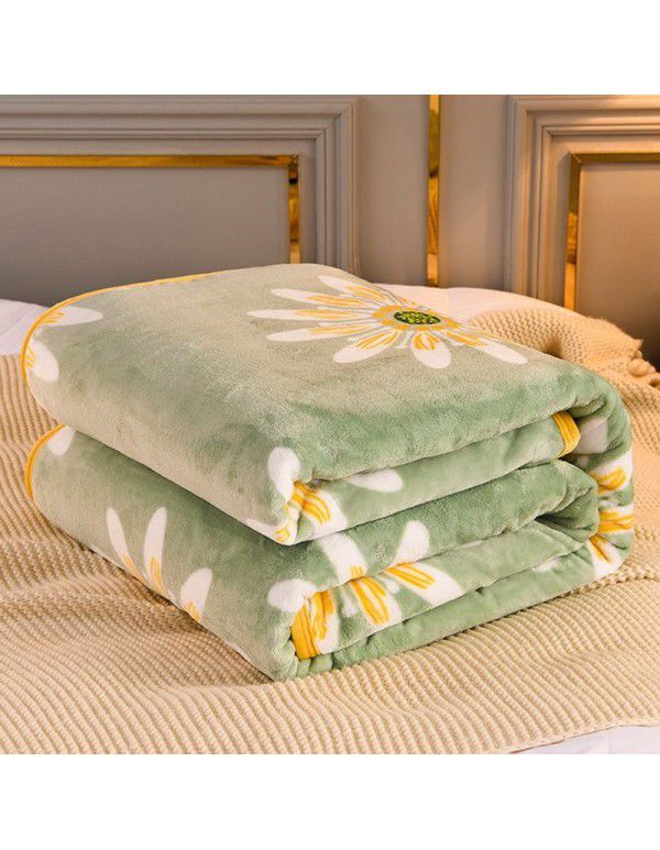Small blanket coral blanket quilt single towel quilt thickened flannel cover blanket plush bed sheet nap blanket.