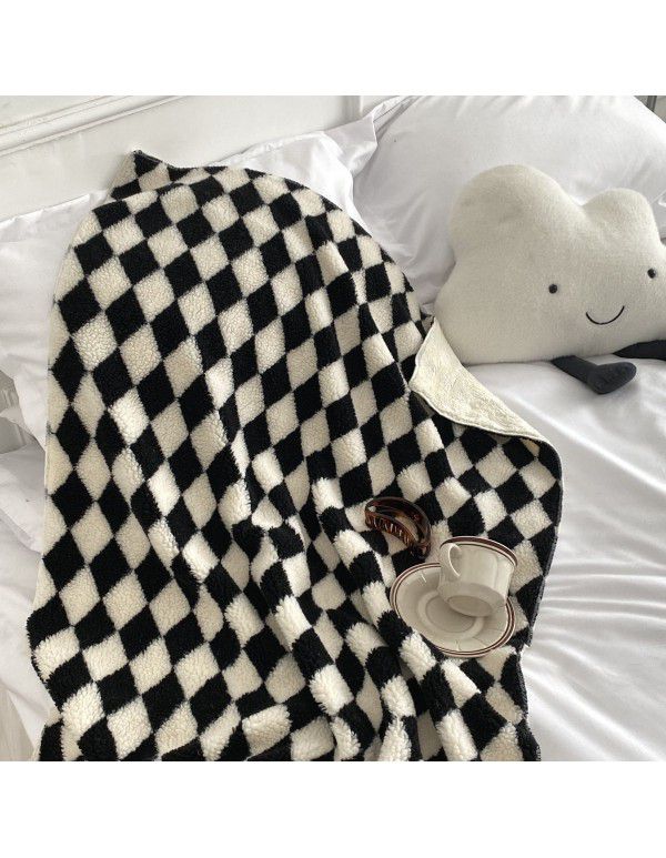 Ins net red black and white checkerboard contrast small blanket simple fashion office nap blanket warm in autumn and winter