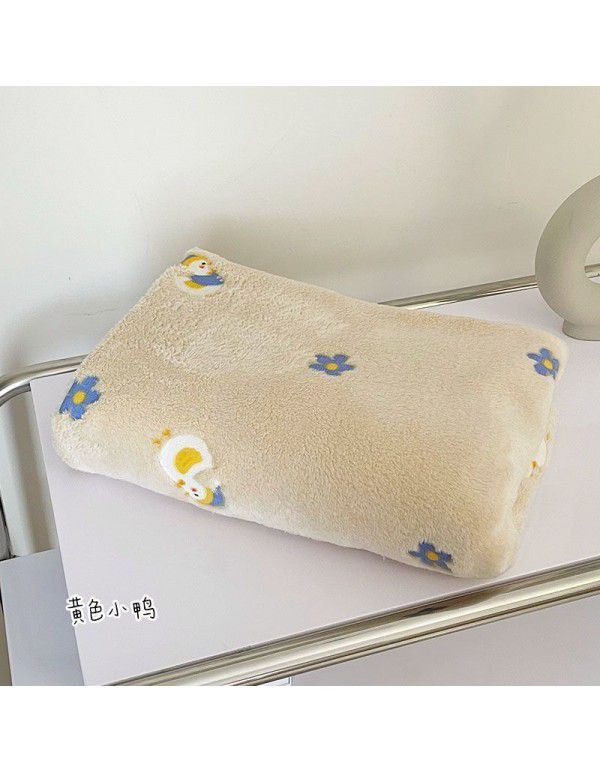 Small blanket blanket office nap blanket summer autumn thin coral wool student dormitory quilt air conditioning blanket blanket