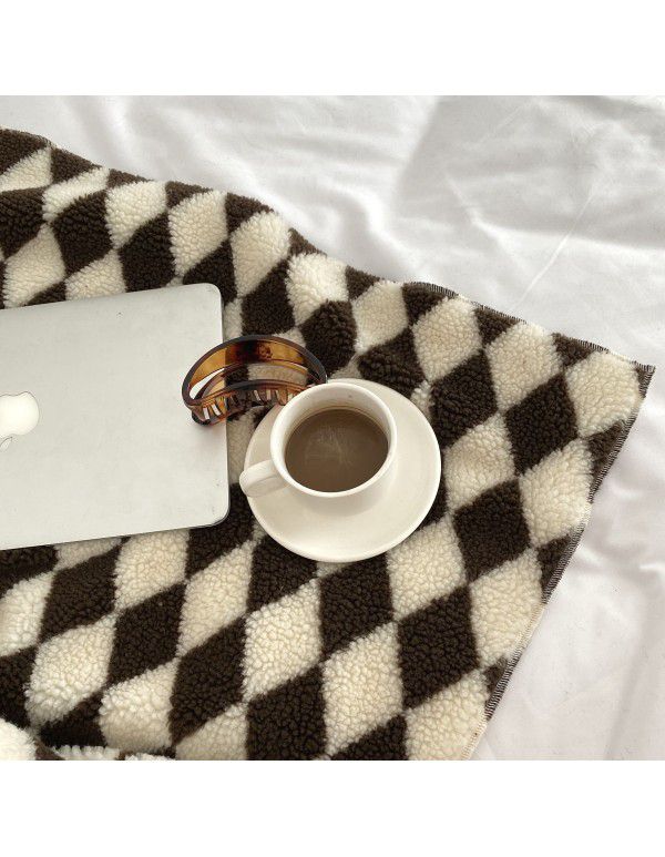 Ins net red black and white checkerboard contrast small blanket simple fashion office nap blanket warm in autumn and winter